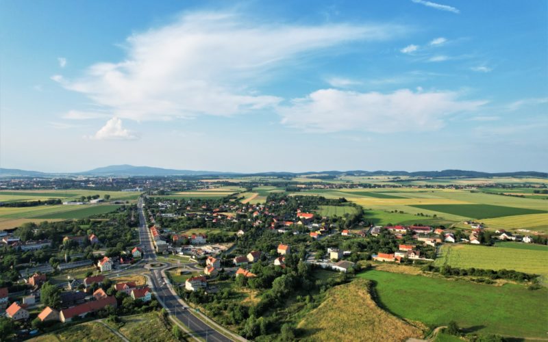 panorama z drona wyjazd z Bielawy w stronę Dzierżoniowa