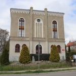 zdjęcie dzierżoniowskiej synagogi z zewnątrz