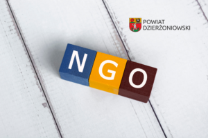 Grafika z logo NGO