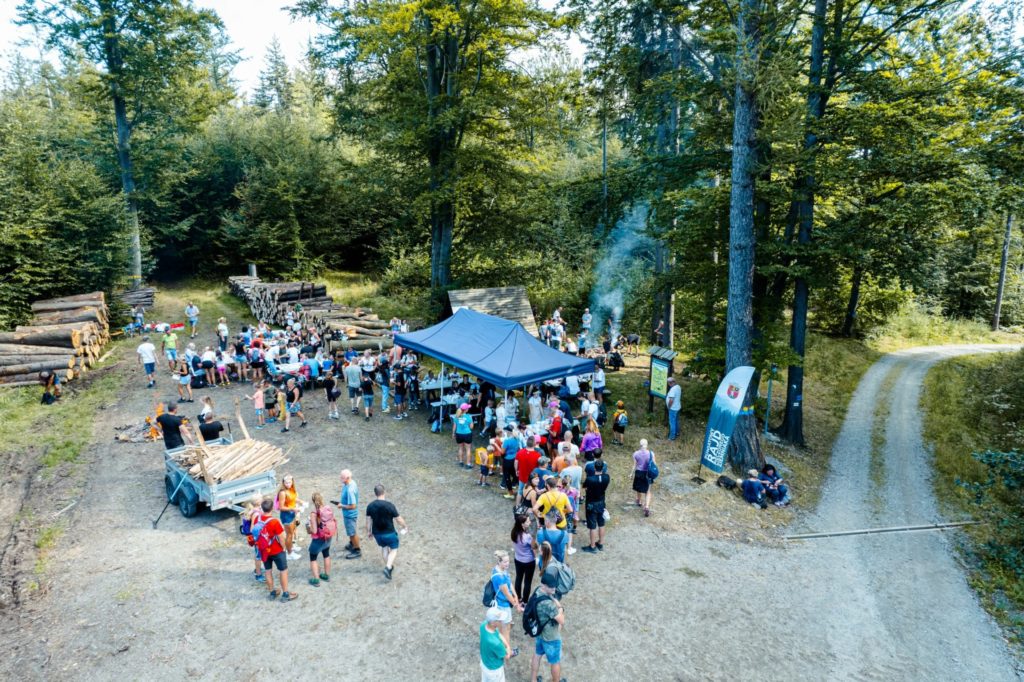 widok z lotu ptaka na metę rajdu