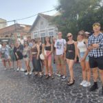 grupa uczniów podczas zwiedzania Portugalii