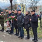 uczestnicy uroczystości upamiętniającej 11. rocznicę śmierci majora Woźniaka
