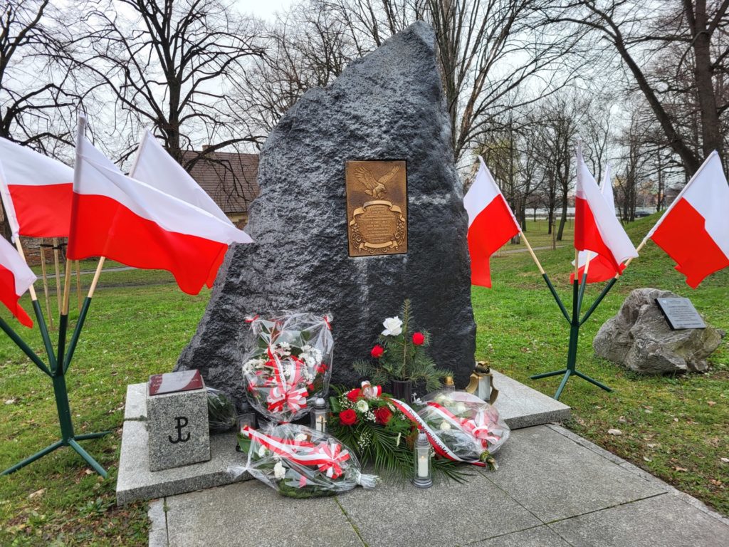 pomnik Żołnierzy Wyklętych na ulicy Bielawskiej w Dzierżoniowie
