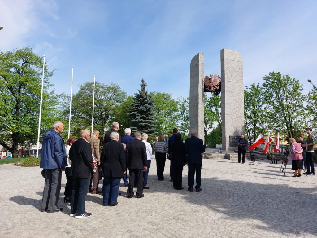 pomnik upamiętniający ofiary zbrodni katyńskiej