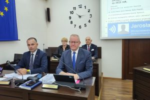 Zarząd Powiatu Dzierżoniowskiego podczas czerwcowej sesji