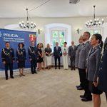 zdjęcie policjantów w pałacu w Kiełczynie