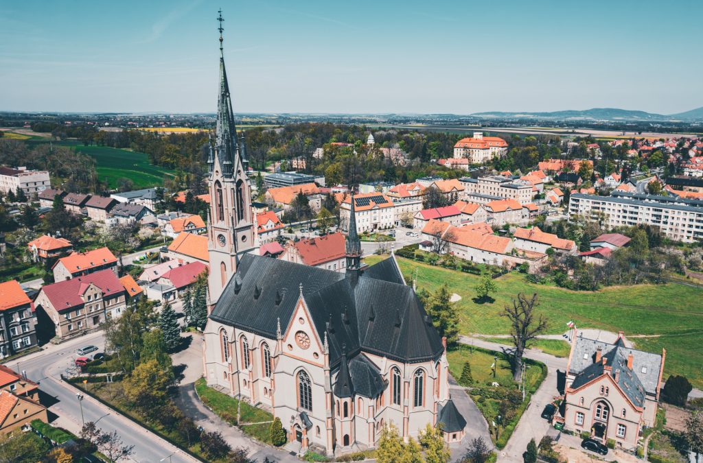 kościół w Pieszycach z lotu ptaka