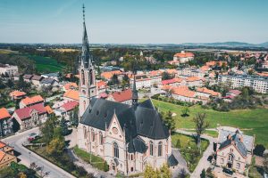 kościół w Pieszycach z lotu ptaka