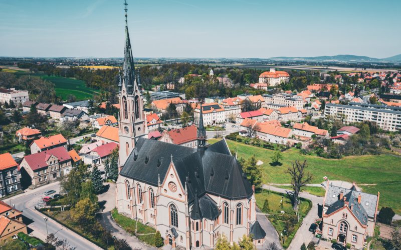 kościół w Pieszycach z lotu ptaka