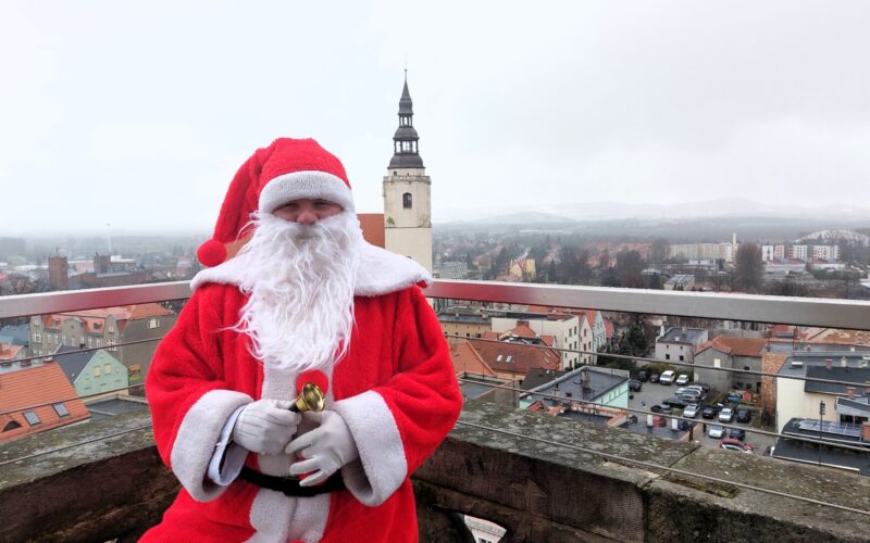 Święty Mikołaj na wieży ratuszowej