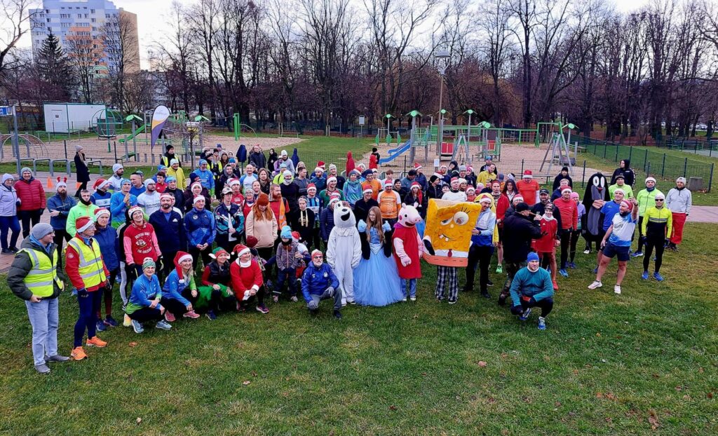 Uczestnicy inaguracyjnego Parkrunu w Dzierżoniowie