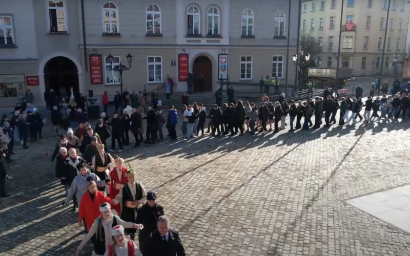 polonez maturzystów z drona