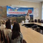 widok na salę podczas wręczenia nagród w konkursie Powiatowe Love 2025