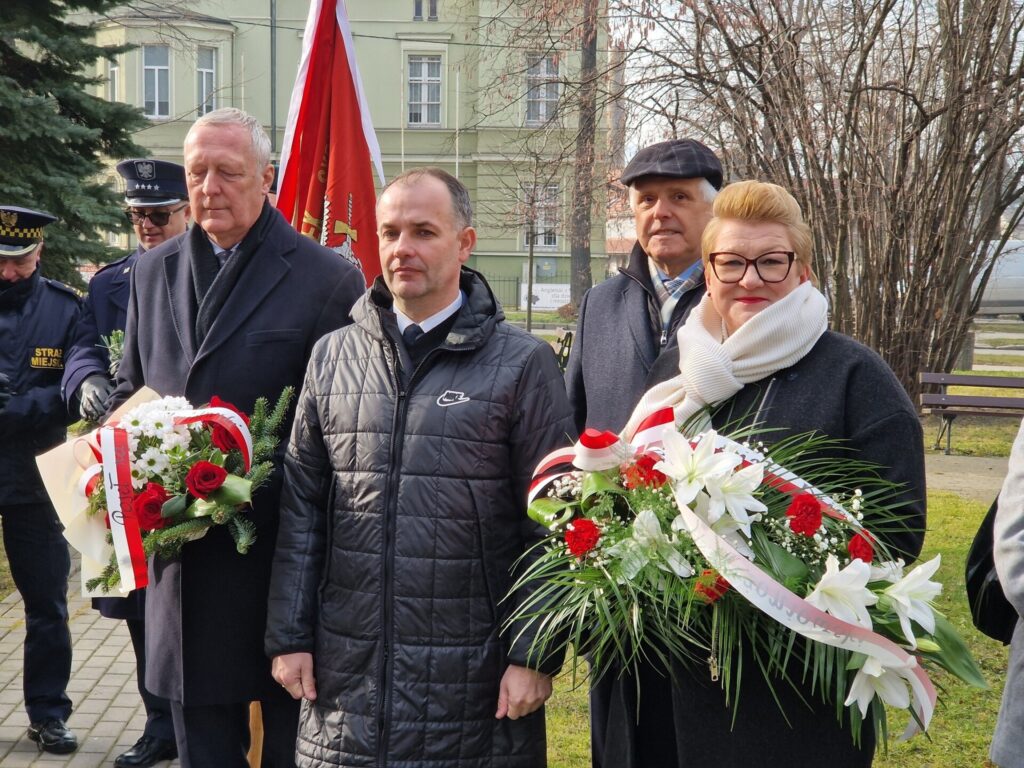 delegacja powiatu wraz posłem podczas obchodów deportacji Polaków na Sybir