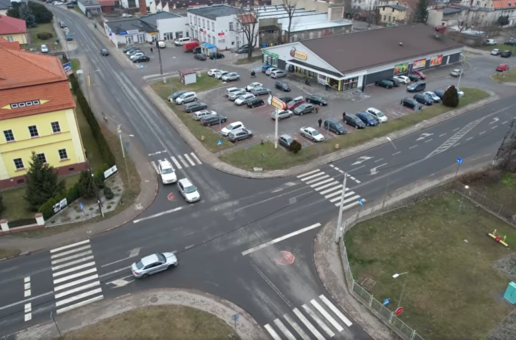 widok na skrzyżowanie w Pieszycach