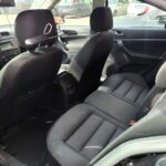 skoda octavia będąca przedmiotem przetargu widok na środek