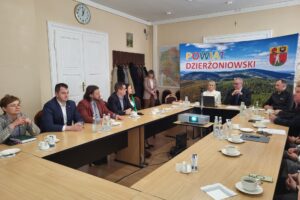 zdjęcie uczestników 10-cio lecia podpisania umowy partnerskiej