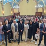 zdjęcie zaproszonych na koncert gości z zespołem jazzowym
