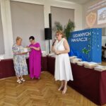 przewodnicząca Komisji Edukacji i Kultury Rady Powiatu Dzierżoniowskiego przemawia