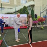 starosta wręcza nagrody