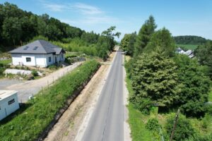 widok na drogę w Byszowie
