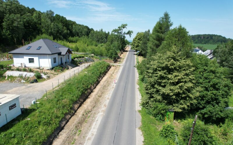 widok na drogę w Byszowie