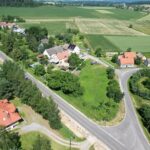widok z drona na skrzyżowanie w Byszowie