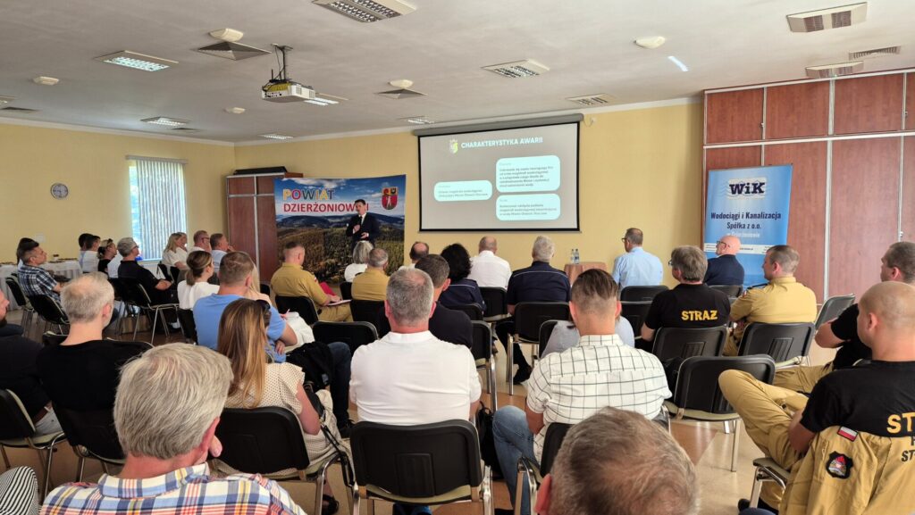 widok na salę podczas konferencji