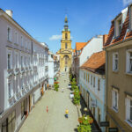 Kościół Maryi matki Kościoła od strony rynku i ulicy Świdnickiej.