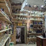 kolekcja eksponatów w muzeum w Kamionkach, kolekcja butelek różnego rodzaju