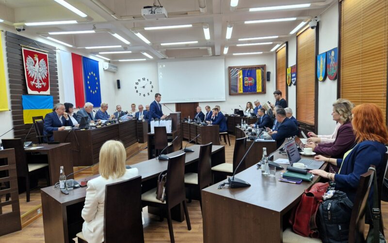 widok na salę sesyjną podczas sesji