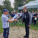 wręczenie podziękowań za udział w regatach