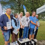 zwycięzcy stoją na podium, jeszcze przed wręczeniem medali za I miejsce