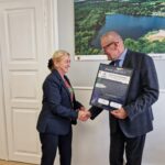 zdjęcie z wręczenia certyfikatów