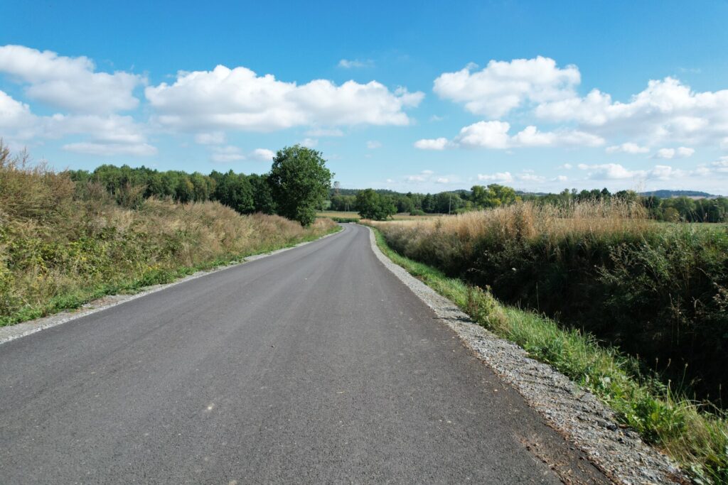 remont drogi z góry, położona nawierzchnia