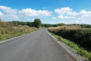 remont drogi z góry, położona nawierzchnia