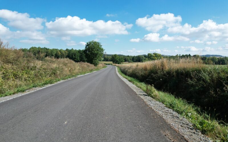 remont drogi z góry, położona nawierzchnia