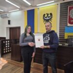 wręczenie nominacji, wspólne zdjęcie z wicestarostą