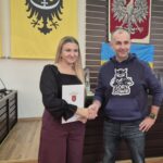 wręczenie nominacji, wspólne zdjęcie z wicestarostą