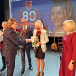 wręczanie nagród i gratulacji dla nauczycieli