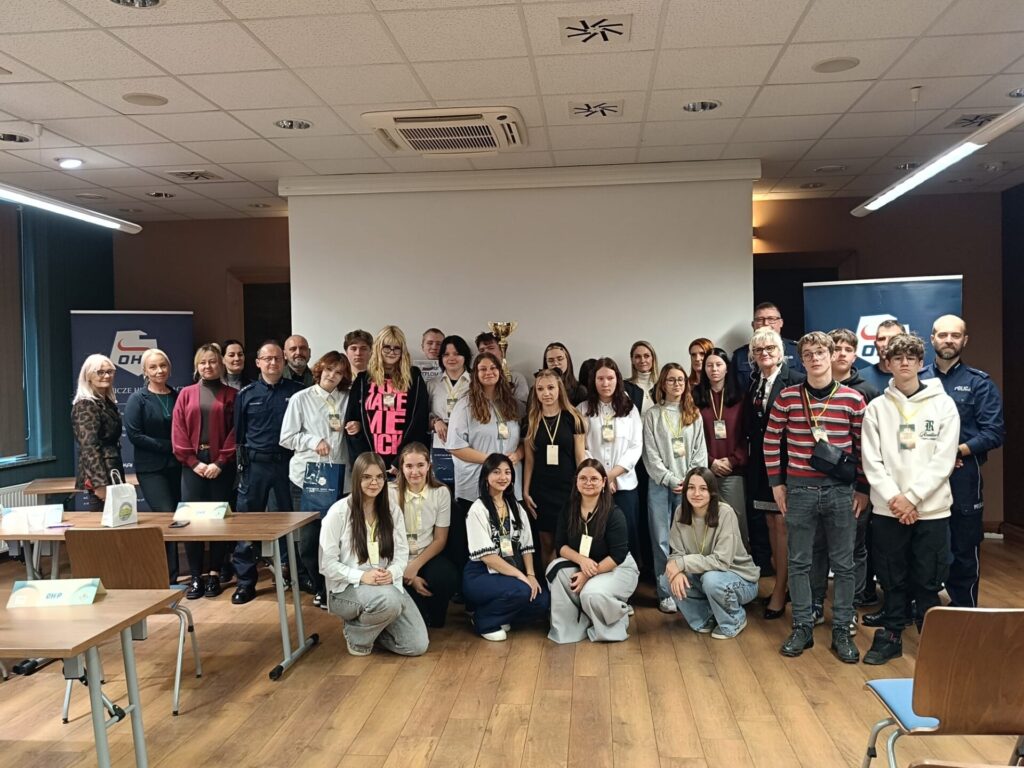 cała grupa uczestników konkursu