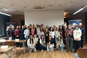 cała grupa uczestników konkursu