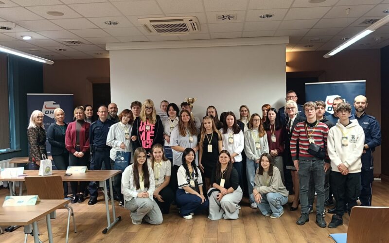 cała grupa uczestników konkursu