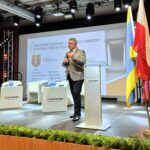 burmistrz Dzierżoniowa podczas wystąpienia