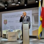 zastępca burmistrza Bielawy podczas wystąpienia