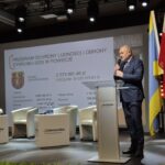 burmistrz Piławy podczas wystąpienia