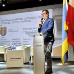 burmistrz Niemczy podczas wystąpienia