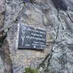 tabliczka na skale