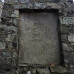 tablica z przodu pomnika, opisująca czego dotyczy