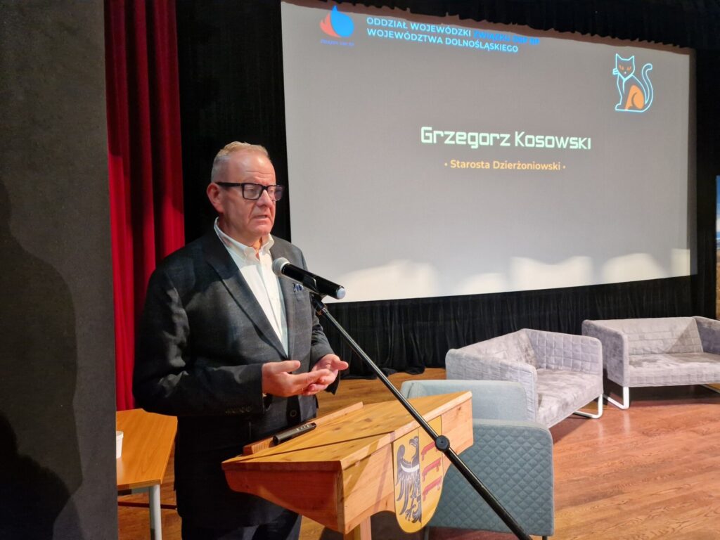 starosta podczas wystąpienia na sejmiku